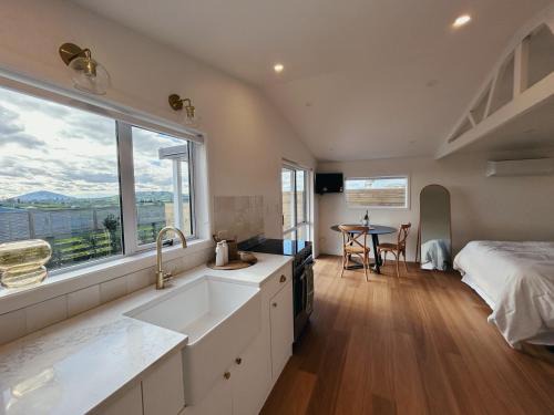 Otorohanga Maison | Willow View Cottage - Beautiful farm views close to Waitomo