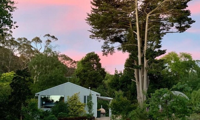 Mount Macedon Cottage | Willowglade Retreat and Gardens in Mount Macedon
