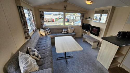 Crowle Maison | Willows Cosy Hideaway on 7 Lakes