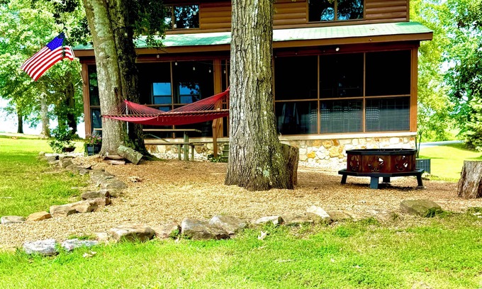 Town Creek Cabine | Lac Wilson, quai privé, plage, piscine partagée, parcours de golf Robert Trent à proximité