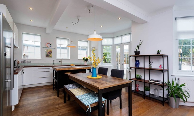 Hillside Maison | Wimbledon Wildflower, by Veeve