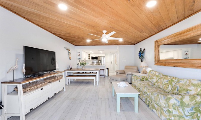 New Smyrna Beach Copropriété | Win-San A214 Ocean View 2/2 Fully Renovated Unit! Steps to Flagler Avenue!