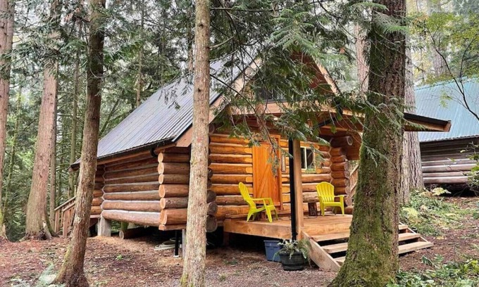 Regional District of Nanaimo Cabine | Wind Down Log Cabin in the Woods with Cozy Woodstove