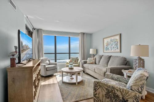 Ocean Drive Maison | Windemere Beachfront Oasis with Hot Tub and Pool Access