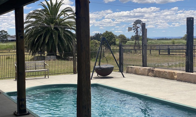 Maryland Maison | Windmill Lodge, large low key gatherings, family get togethers, micro weddings.