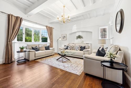 Olton Maison | Windsor Manor - Luxury 5-bed Retreat in Solihull