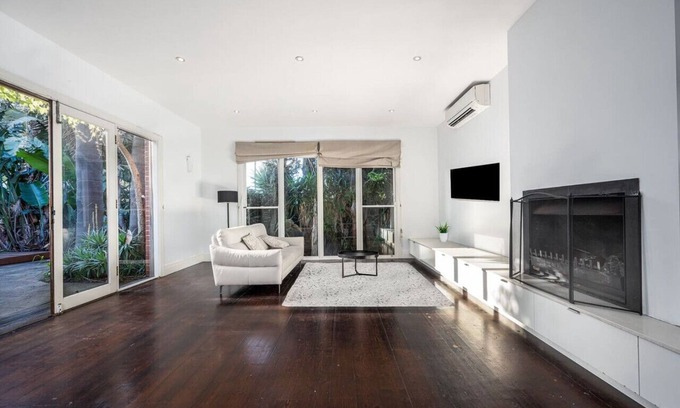 Windsor Maison | Windsor Nightlife Retreat