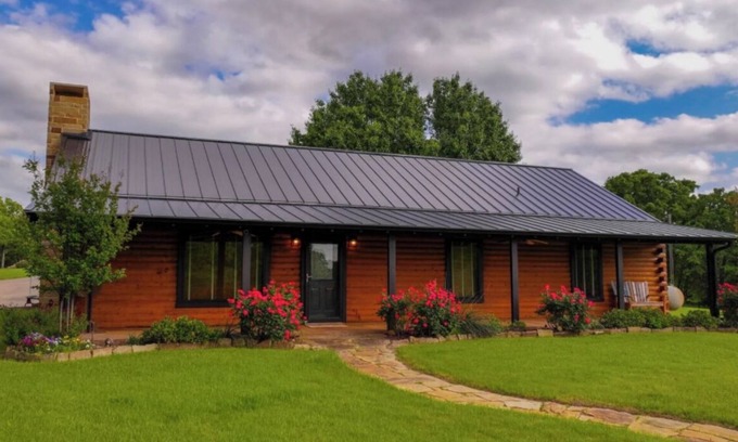 Myra Cabine | Windwalker cabin experience ultimate luxury and tranquility in this 3BDR 2BTH