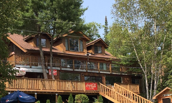 Nairn Centre Maison | Retraite toute l'année à Windy Lake, amusez-vous toute l'année dans une baie privée sur une piste de motoneige.