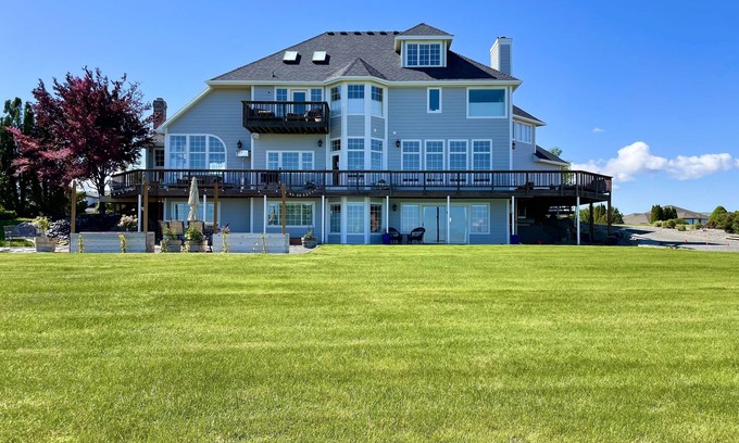 Tri-Cities Maison | Wine Country Getaway with Amazing Views