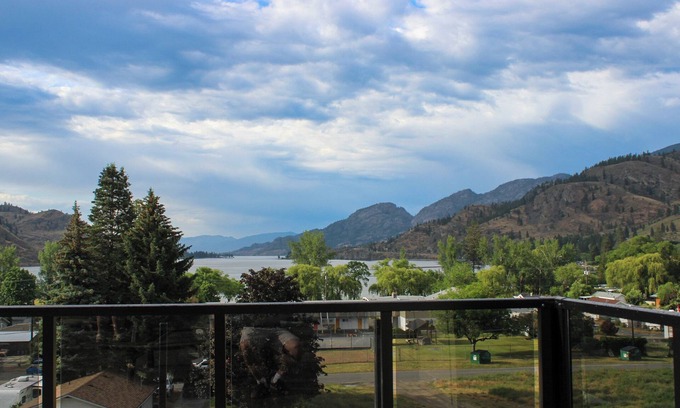 Okanagan-Similkameen Appartement | Wine Country Retreat - Walk to Beach, Rooftop Views