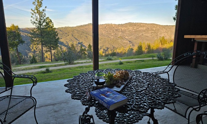 Fair Play Maison | Wine Country Retreat-Beautiful Views-Family Fun