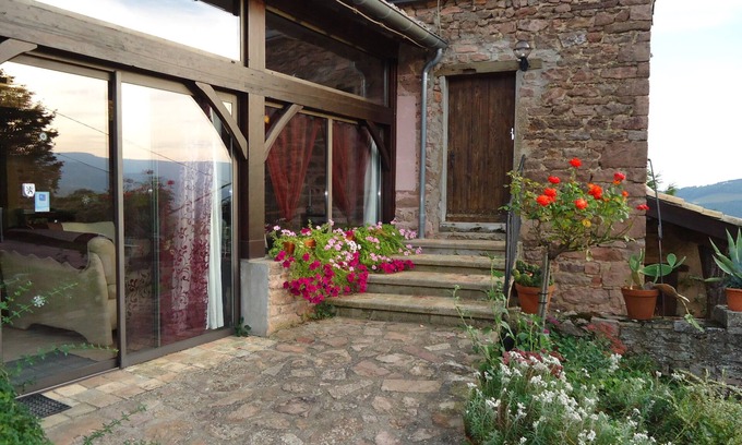 Julienas Maison | Maison vigneronne au cœur des vignes,vue imprenable, calme assuré