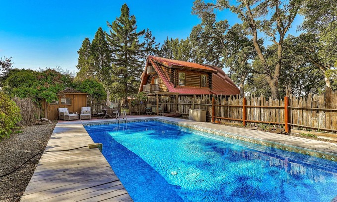 Cottonwood Cabine | Winery Guest House : Rest & Wine!