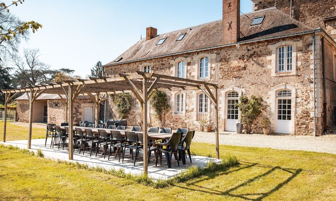 Longuefuye Maison | Aile d'un château XVIIIe, piscine privée, chauffée sur demande