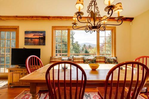 Winhall Maison | Winhall Home with Deck and Views, 6 Mi to Ski Slopes!