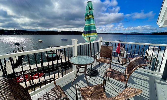 Wolfeboro Appartement | Winni lakefront room @ Windrifter Yacht Club