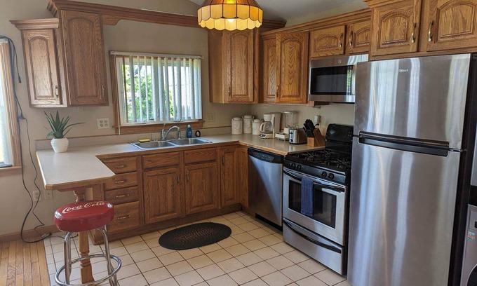 Winnisquam Cabine | Winnisquam Cozy Cabin w-Sandy Beach & Boat Dock