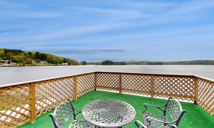 Lochmere Maison | Winnisquam Lake Retreat | House in Tilton with lakefront yard and gas grill