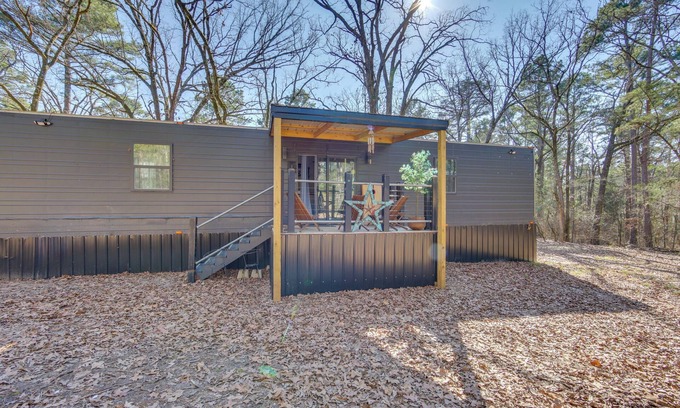Winnsboro Maison | Winnsboro Tiny House w/ Trails, Yard Games & More!