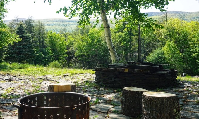 Saugerties Appartement | Winter Farm Escape: Animals, Sauna & Mountain View