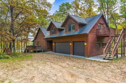 Crosslake Maison | Winter Hideaway Lakeside Cabin Snowmobile
