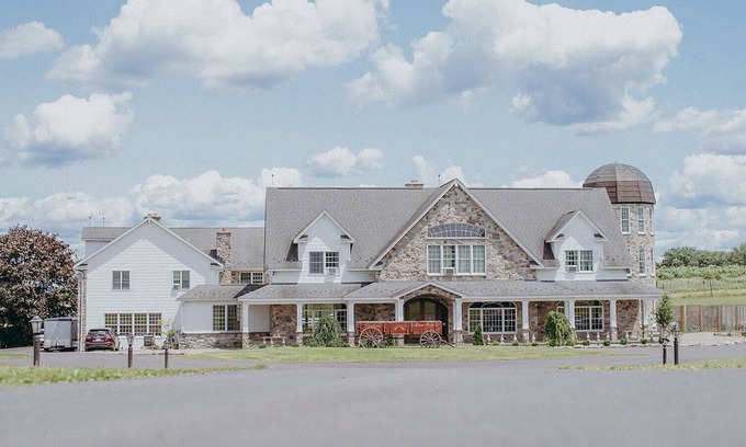 Mt. Bethel Lit Et Petit-Déjeuner | Pocono/Delaware Water Gap Estate 200 Acres, 20k Sqft, Pool, Jacuzzi, Chelsea Sun
