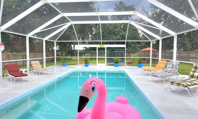 Edgewater Maison | 🐬🌴WINTER/SPRING DEALS- HEATED POOL- BEACH/RIVER🐬GRILL FENCED🌴THEME PARKS 1HR