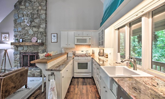 Treeloft Cottage | Wintergreen Resort Home w/ 2 Decks + Ski Access!