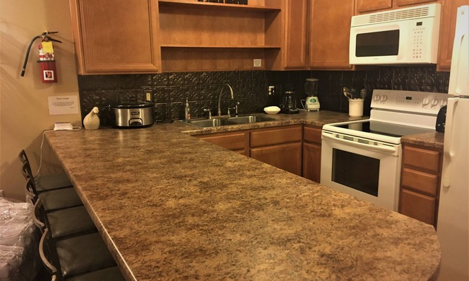 Ghent Appartement | Sur les pentes à Winterplace près de Beckley WV refondu cuisine complète, terrasse privée