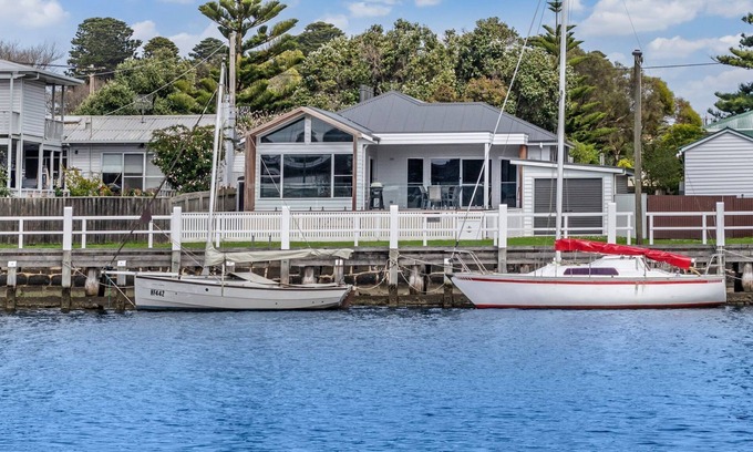 Port Fairy Maison | Wishart's Landing - Ideal Holiday Home for family & friends - newly renovated with amazing view.