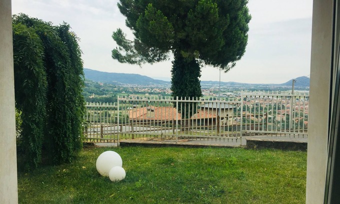 Grumello del Monte Maison | glycines sur les collines wi-fi gratuit parking gratuit petit-déjeuner inclus