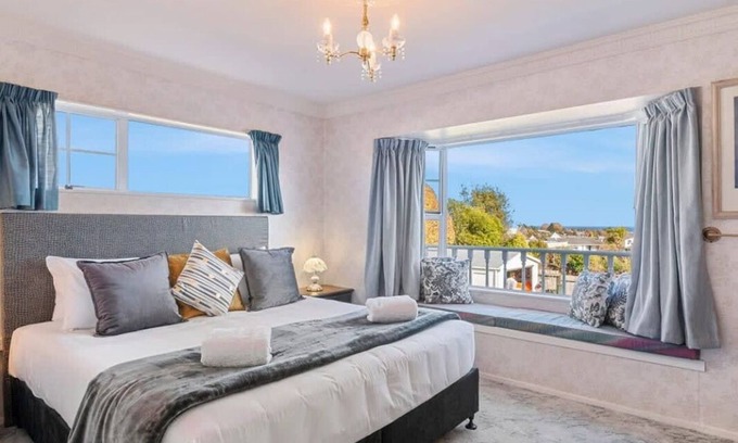 Richmond Heights Maison | Huge space for the entire family!