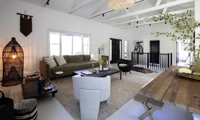 Roxbury Maison | Within a walking distance of hiking trails and a short drive to Lake Waramaug.