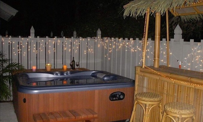 Lawton Woods Maison | Wlk t Beach / Suite Ht Pool / Jaczzi / 2 lits Kng / 4 vélos / chiens SM seulement