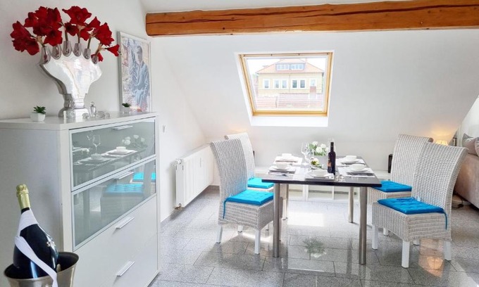 Western Ring Area Appartement | Wohnung Famous, 100qm, Klima, Loggia, 24h Checkin, bis 5 Personen