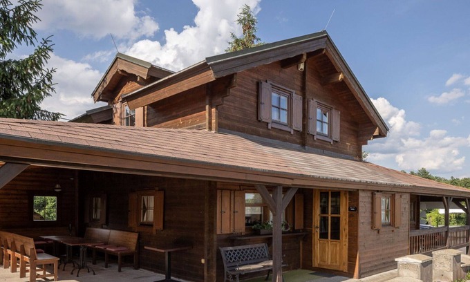 Dolni Branna Maison | Belle maison de vacances privée avec WIFI, bain à remous, TV, terrasse, animaux admis et parking