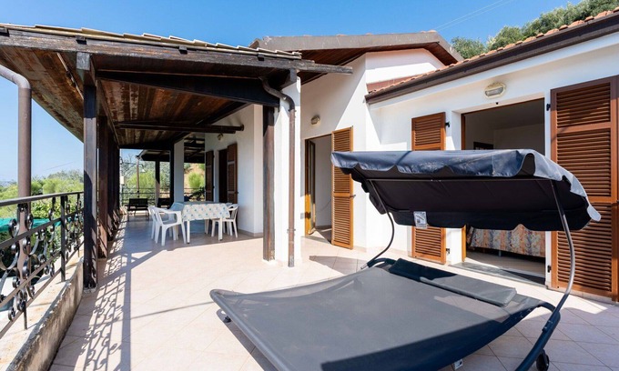 Santo Stefano al Mare Villa | Merveilleuse maison de vacances privée pour 4 personnes avec WIFI, TV, terrasse et animaux admis