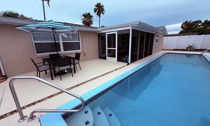 Regency Park Maison | Wonderful 3-bedroom house with Pool in Port Richey
