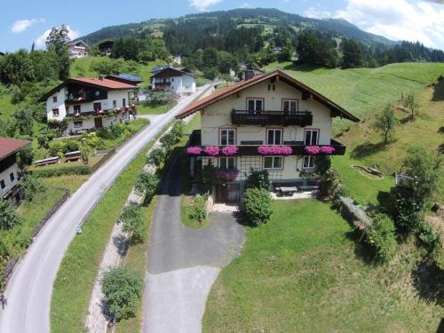 Hopfgarten Markt Appartement | Wonderful Apartment in Hopfgarten im Brixental with Parking