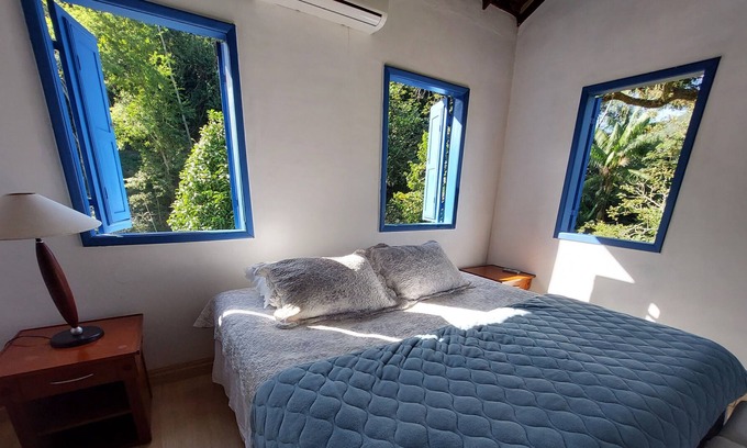 Cachoeiras de Macacu Maison | Wonderful Country House with Beautiful Lake, Swimming Pool and Wi-Fi