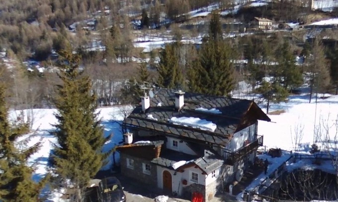Cesana Torinese Chalet De Ski | Wonderful chalet in the countryside, between meadows and the river