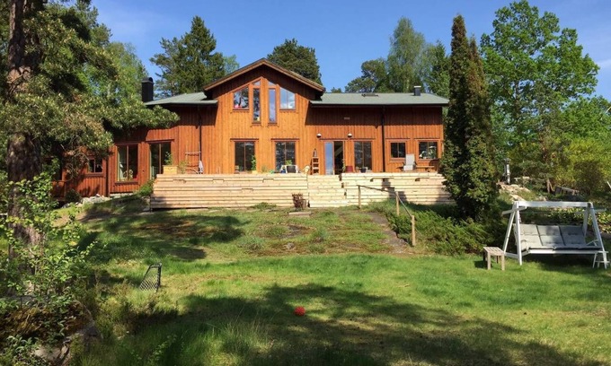 Kummelnas Villa | Magnifique maison familiale en bois au bord d'un lac dans la campagne de Stockholm