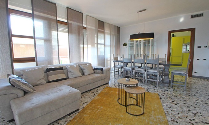 Ronchi Appartement | City / Village Apartment à Marina Dei Ronchi avec 3 chambres à coucher, 6 couchages