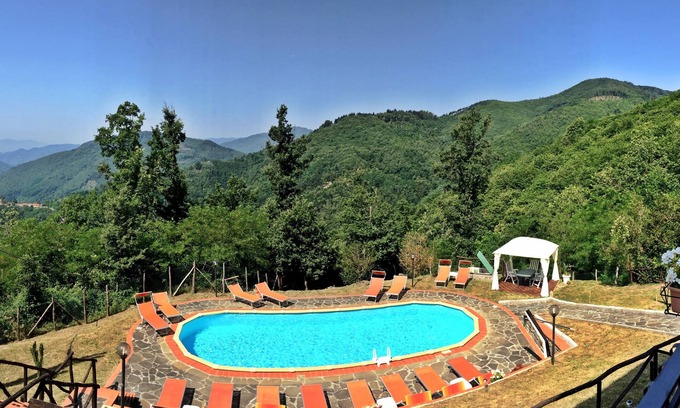 Pontito Appartement | Magnifique Appartement Dans Villa Eleonora, avec piscine et entouré de montagnes