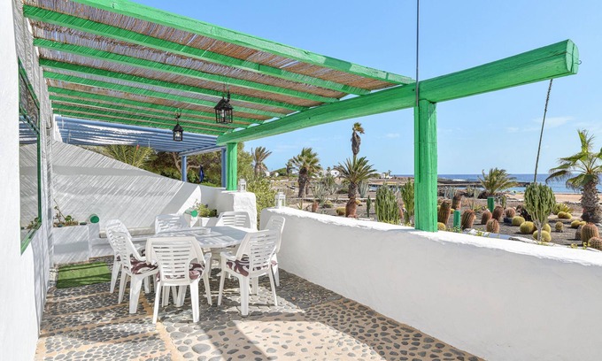 Teguise Maison | Merveilleuse maison de vacances "Villa Flores" directement sur la plage avec vue sur la mer