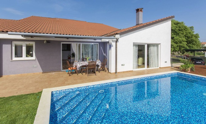 Rovinjsko Selo Cottage | Villa moderne à Rovinjsko, Selo avec piscine et jacuzzi