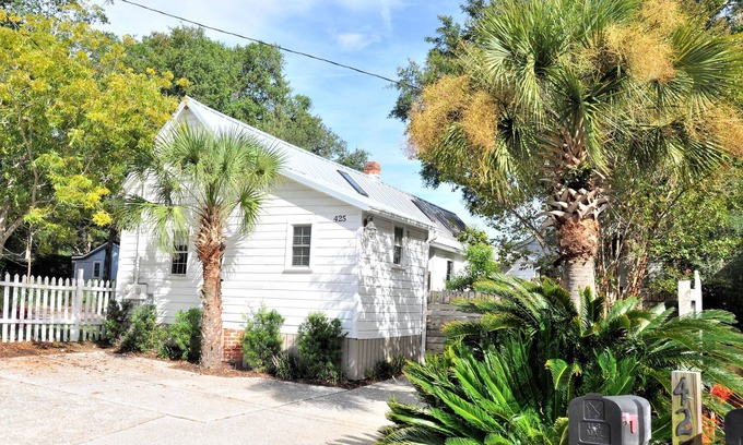 Old Village Maison | Wonderful Old Village Bungalow in the heart of Mount Pleasant