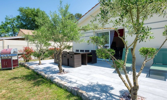 Lesparre-Medoc Maison | Magnifique maison de vacances privée pour 4 personnes avec climatisation, TV et terrasse