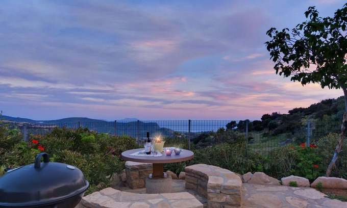 Triopetra Villa | Maison de vacances privée avec WIFI, piscine privée, climatisation, TV, balcon, parking